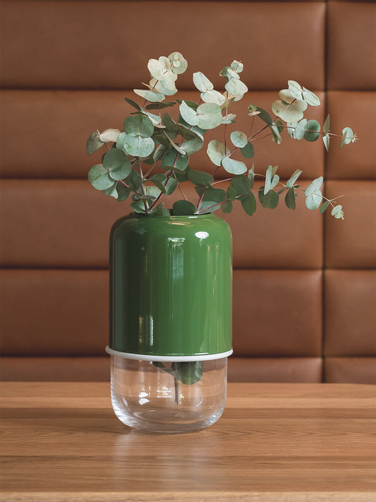 capsuleadjustablevase_olive_lifestyle1_miljuu.com_1313-004