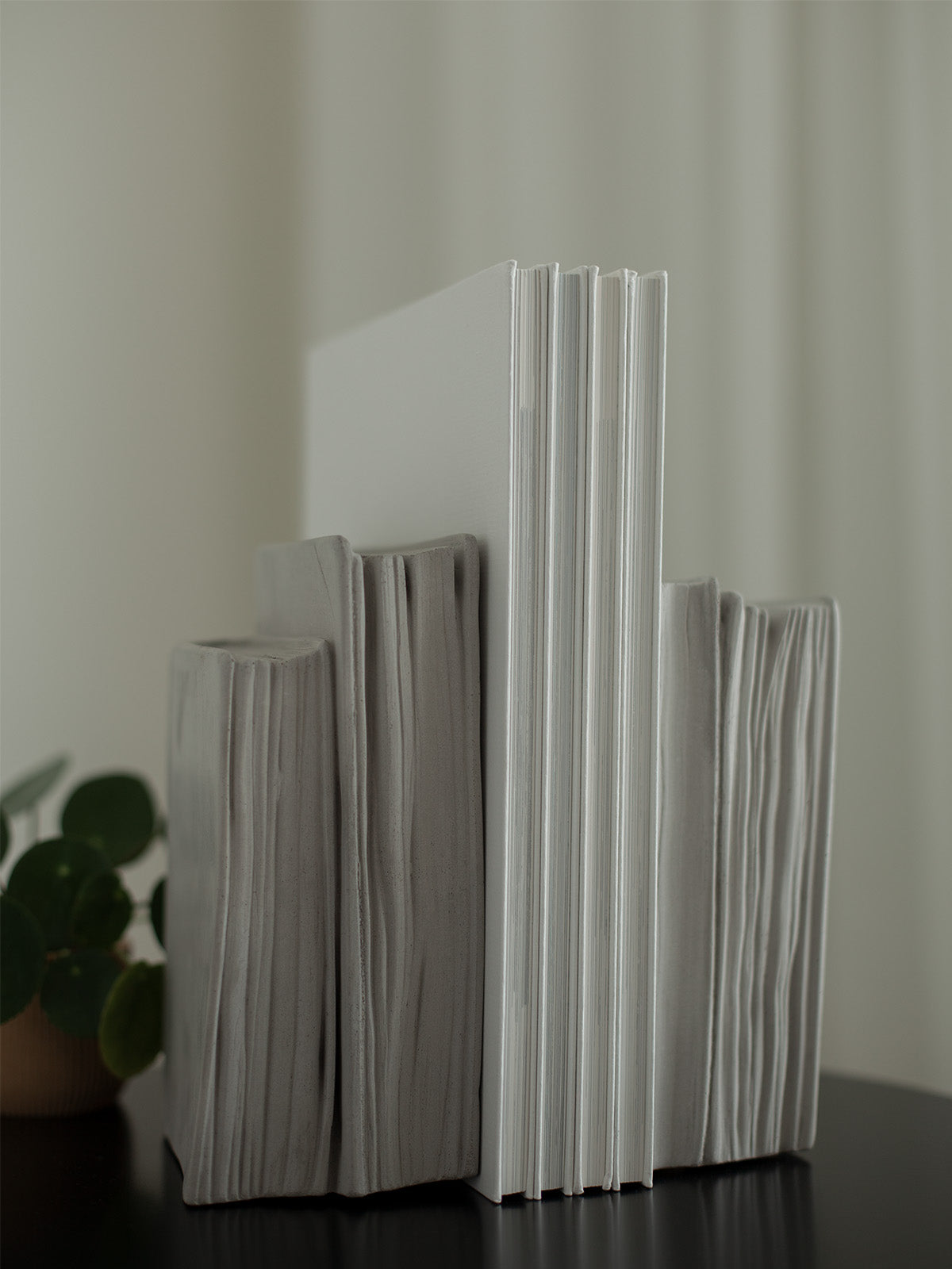concretebookends_lifestyle3_miljuu.com_1305-003