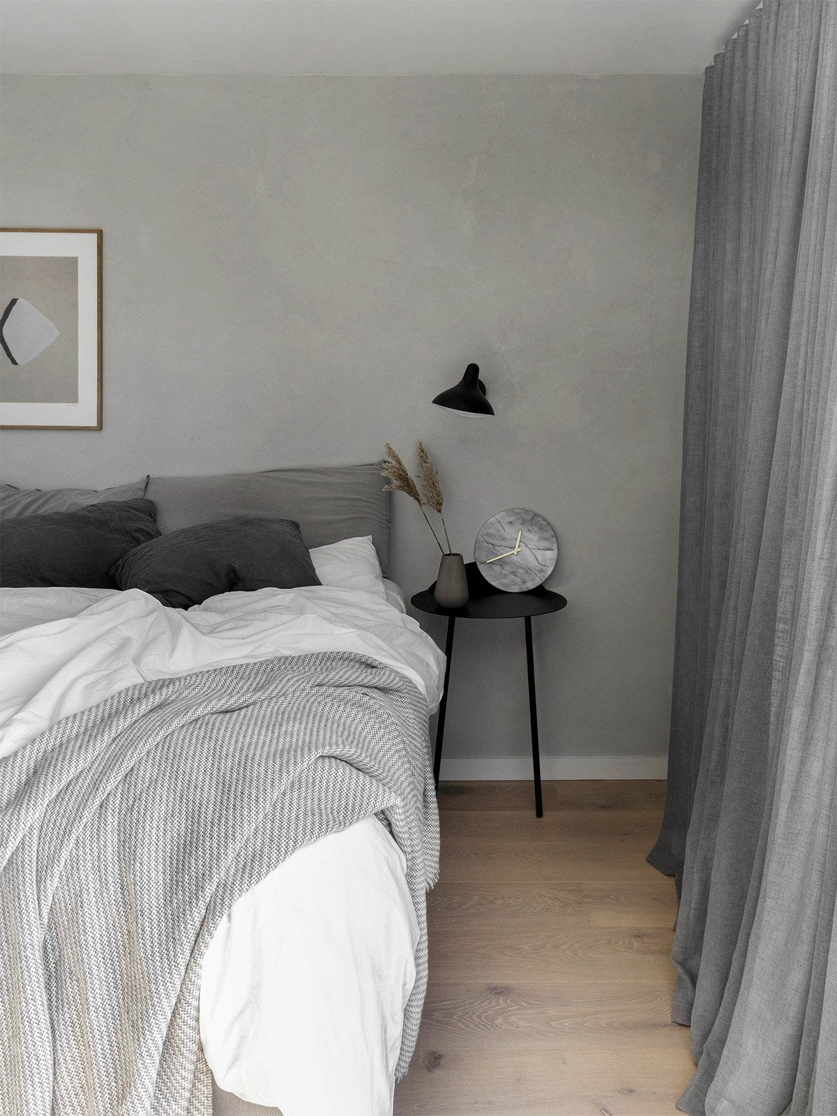 diagonalthrow_lightgrey_lifestyle2_miljuu.com_philcohen_1308-004