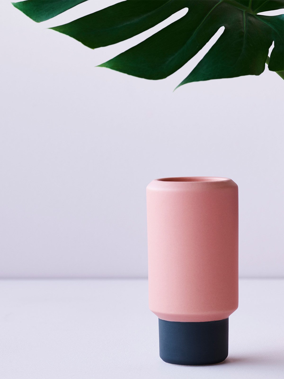 fumariovase_small_pink+grey_lifestyle1_miljuu.com_1318-005