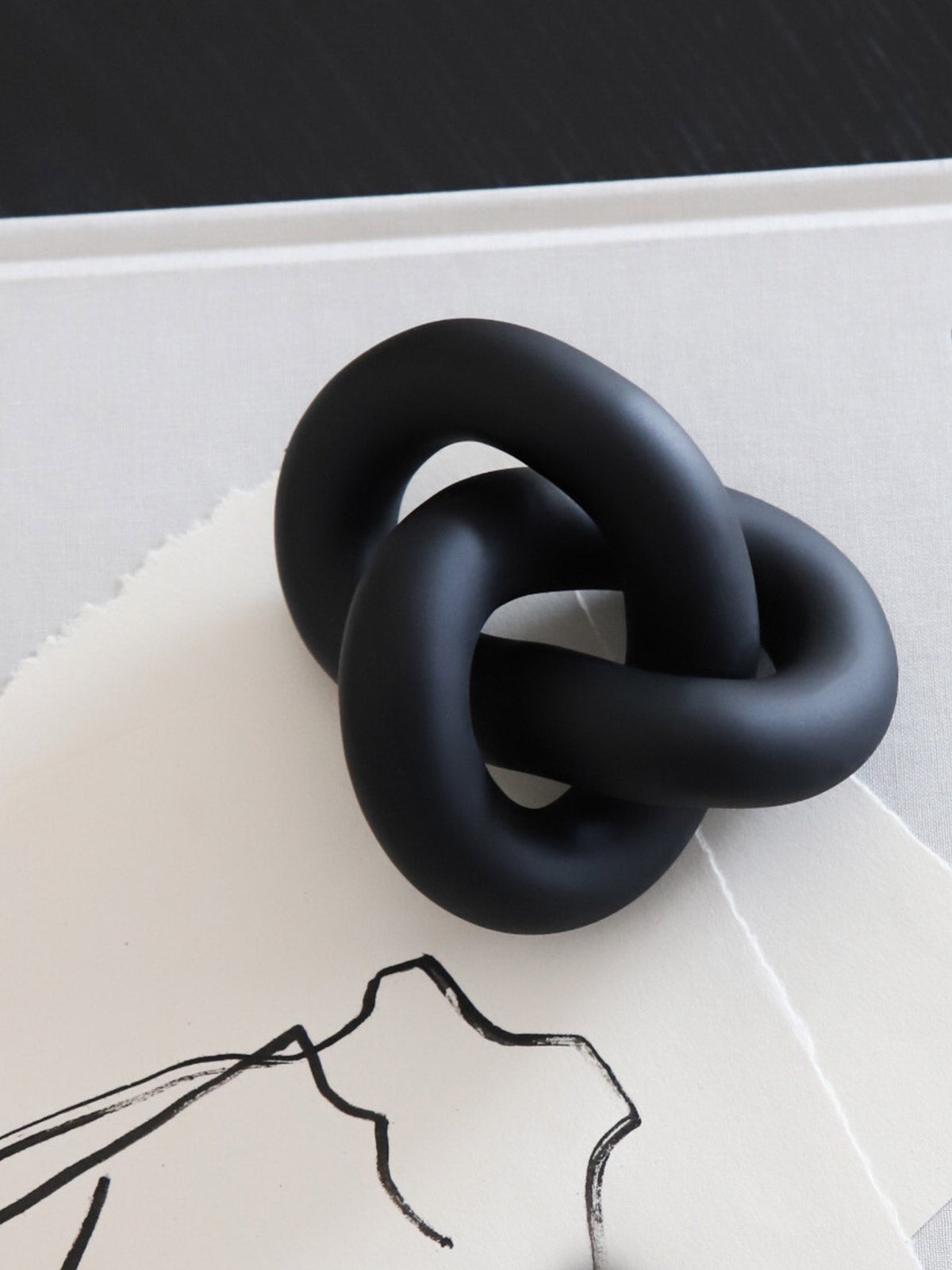 knot_small_black_lifestyle1_miljuu.com_1304-039