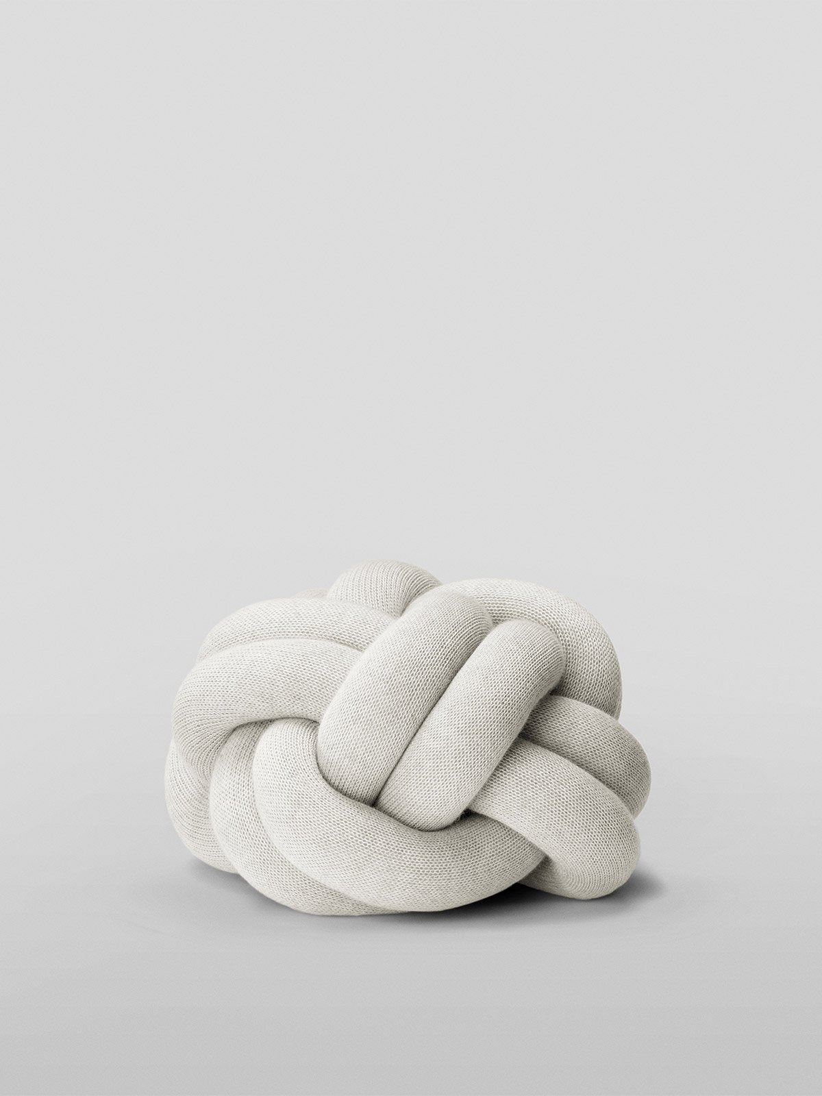 knotcushion_whitegrey_product2_miljuu.com_1301-010