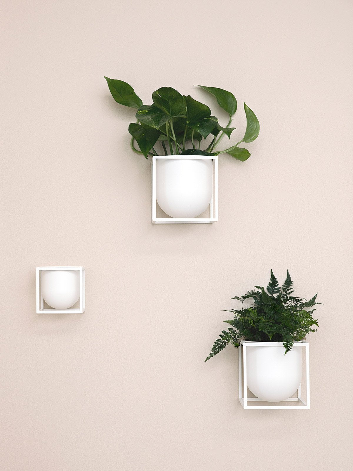 kubusflowerpot14_white_lifestyle2_miljuu.com_1302-010