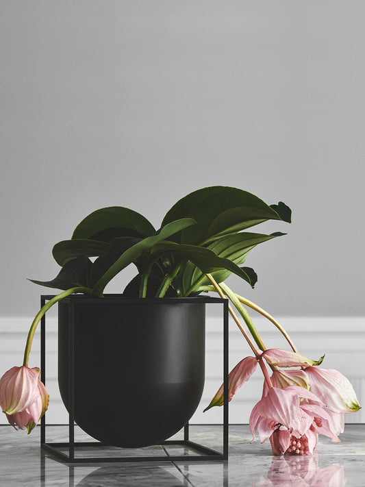 kubusflowerpot23_black_lifestyle1_miljuu.com_1302-011