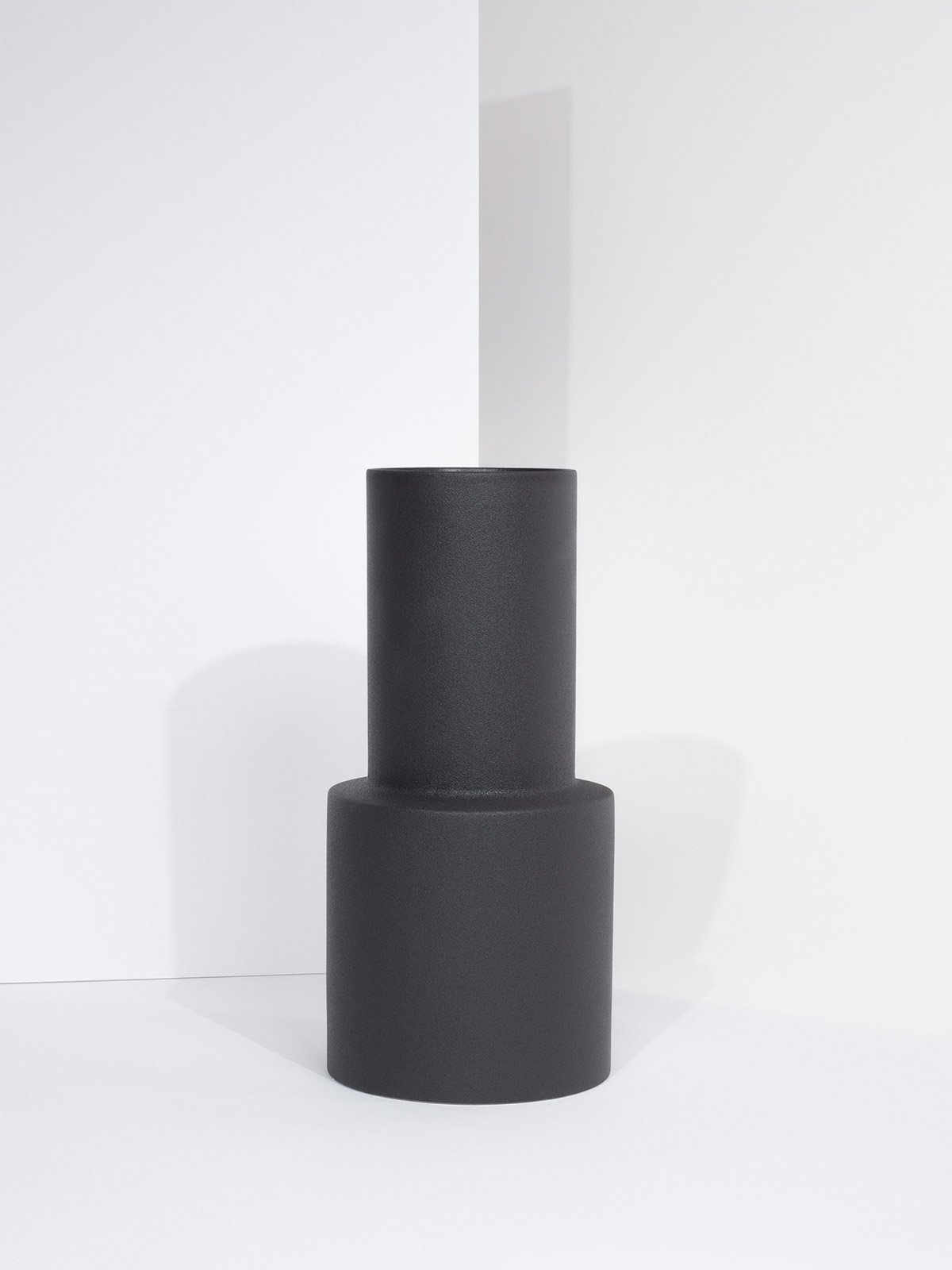 oblongvase_large_castiron_product1_miljuu.com_1307-016