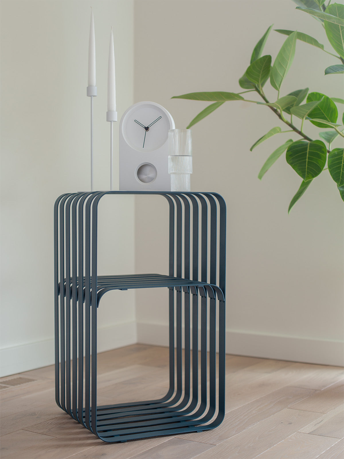 slattedsidetable_green_lifestyle1_miljuu.com_1310-019