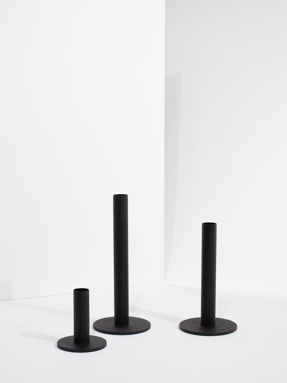 tapercandleholder_all_black_product1_miljuu.com_1312-019_020_021