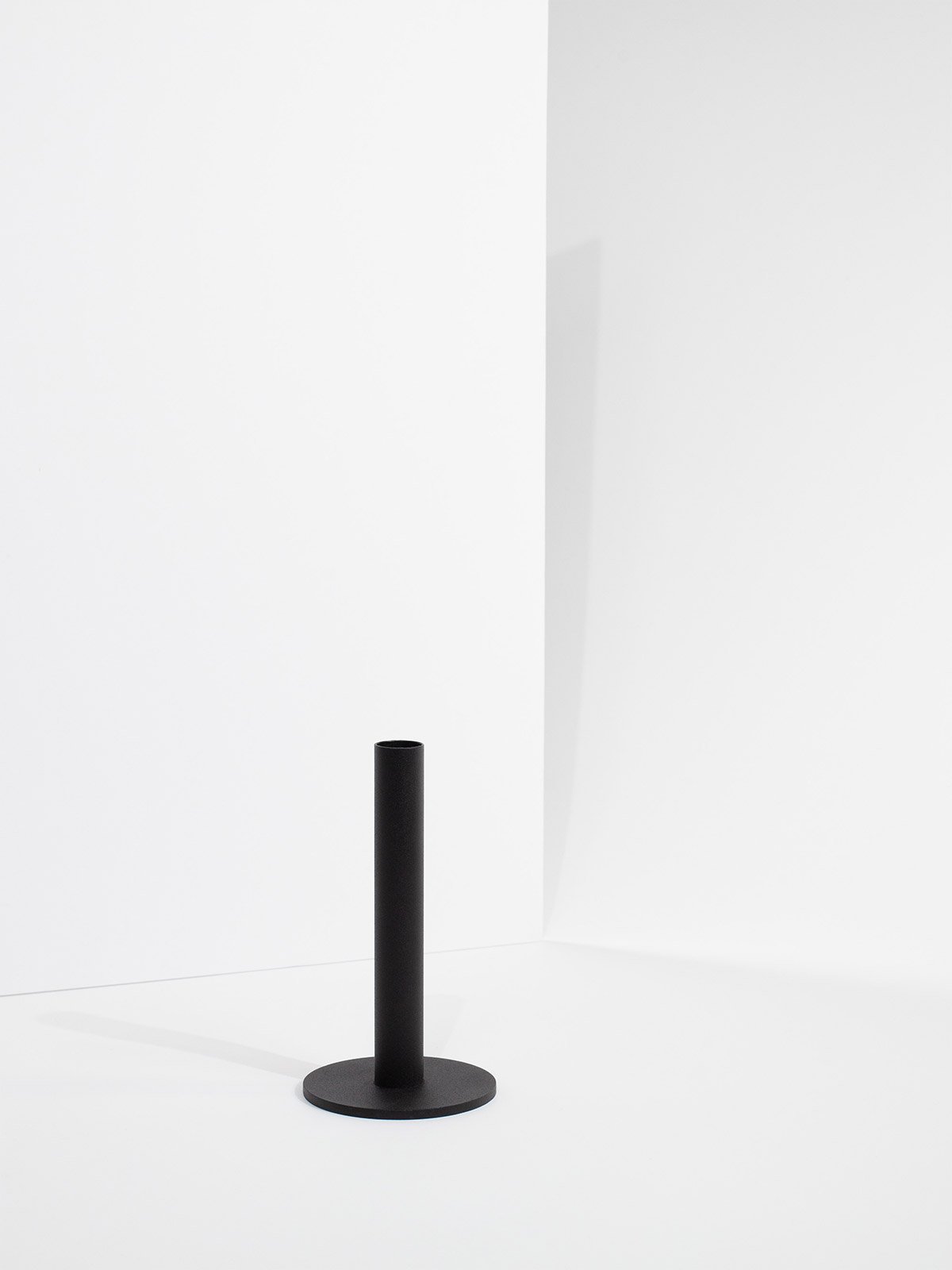 tapercandleholder_medium_black_product1_miljuu.com_1312-020
