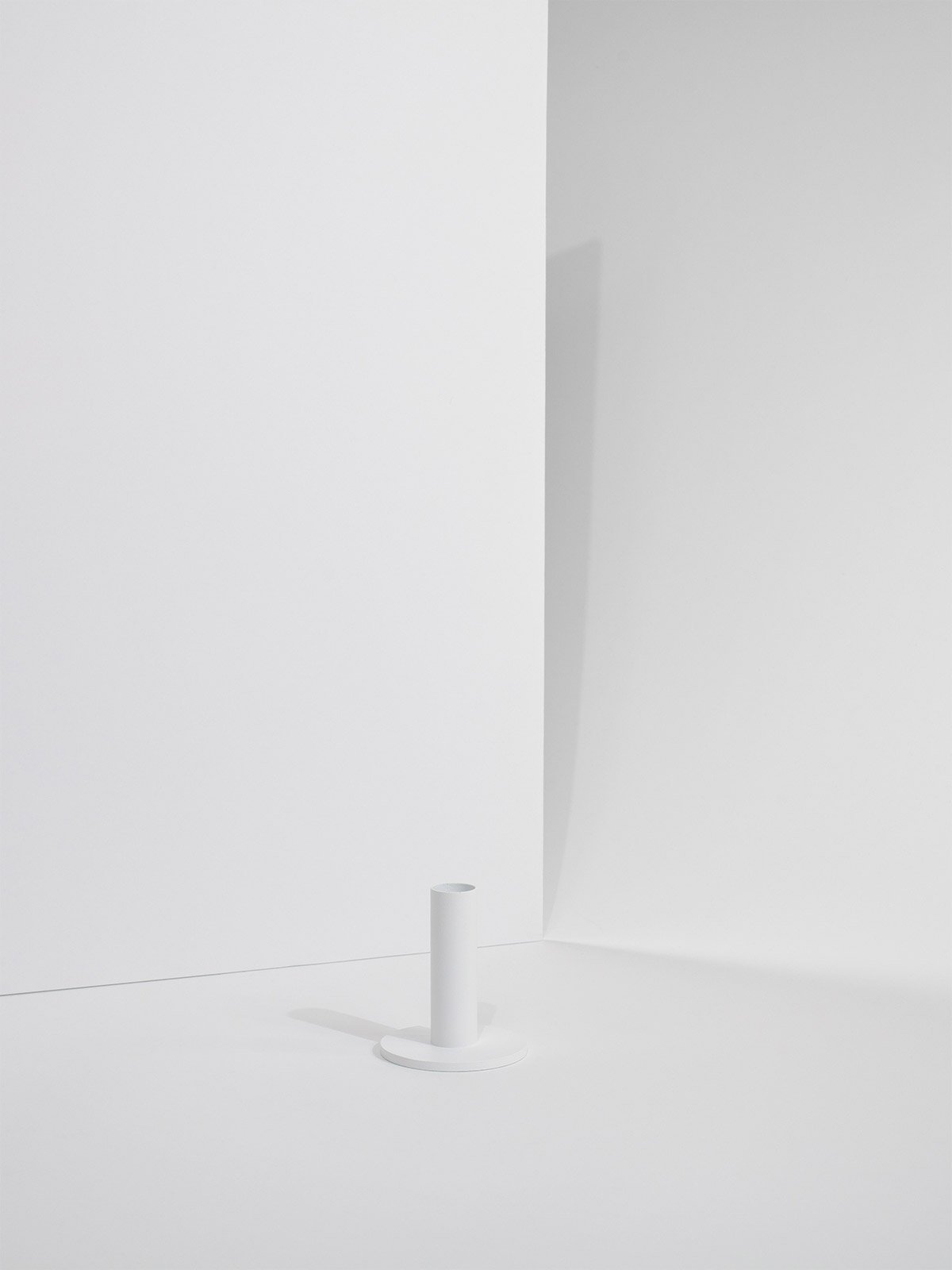 tapercandleholder_small_white_product1_miljuu.com_1312-022