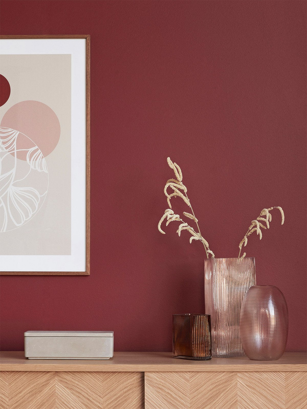 texturedglassvase_pink_lifestyle4_miljuu.com_1310-008