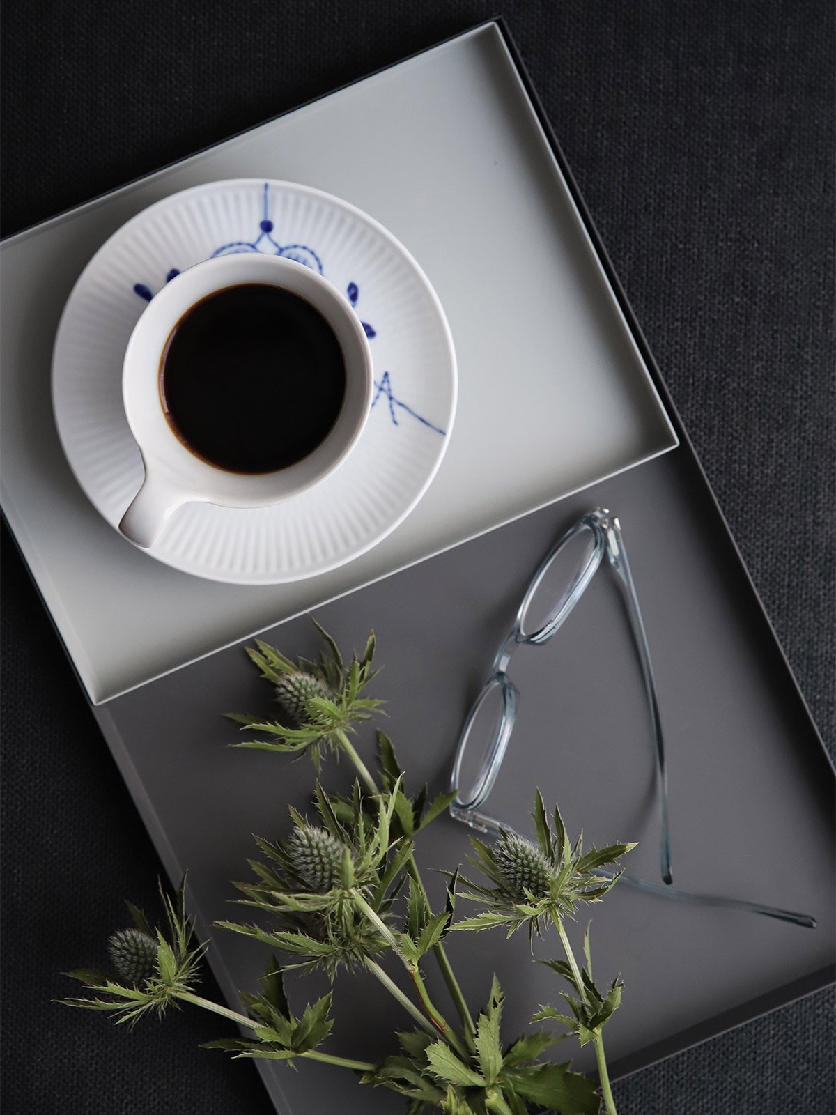 tray_24.5x17.5cm_grey_lifestyle2_miljuu.com_1304-025