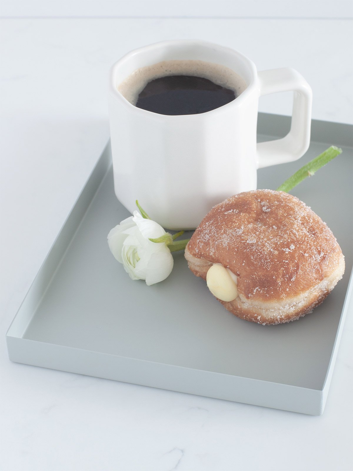 tray_24.5x17.5cm_grey_lifestyle3_miljuu.com_1304-025