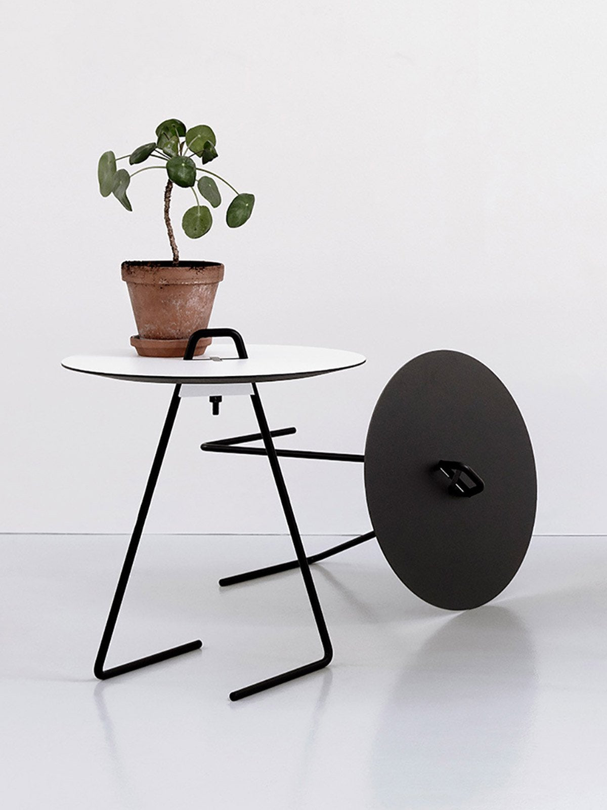 wanderingsidetable_black_lifestyle3_miljuu.com_1303-003