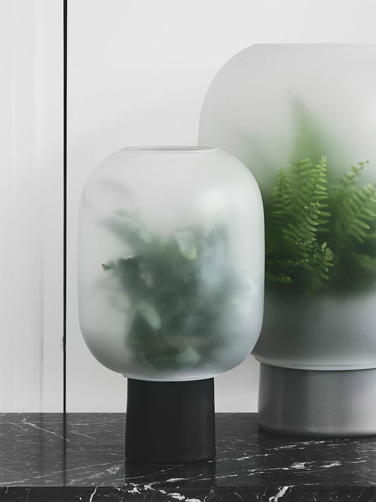 neblflowerpot_large_black-lifestyle1_miljuu.com_1309-004
