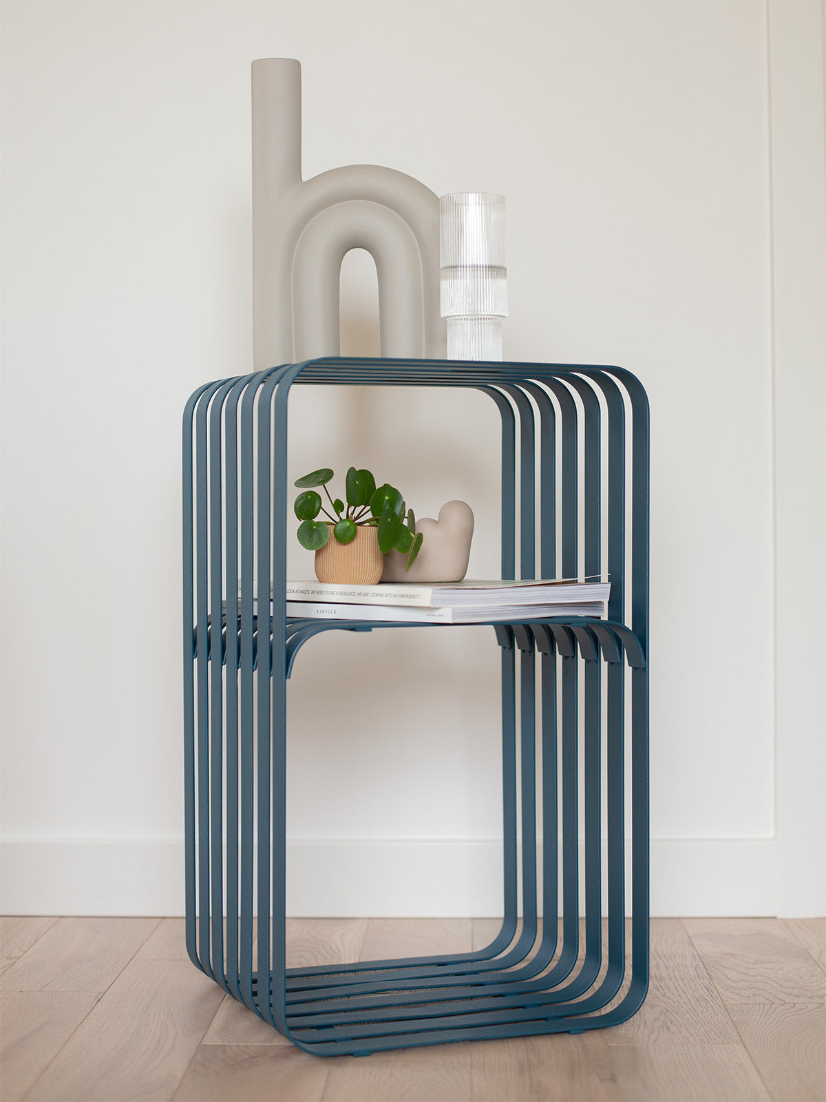 slattedsidetable_green_lifestyle3_miljuu.com_1310-019