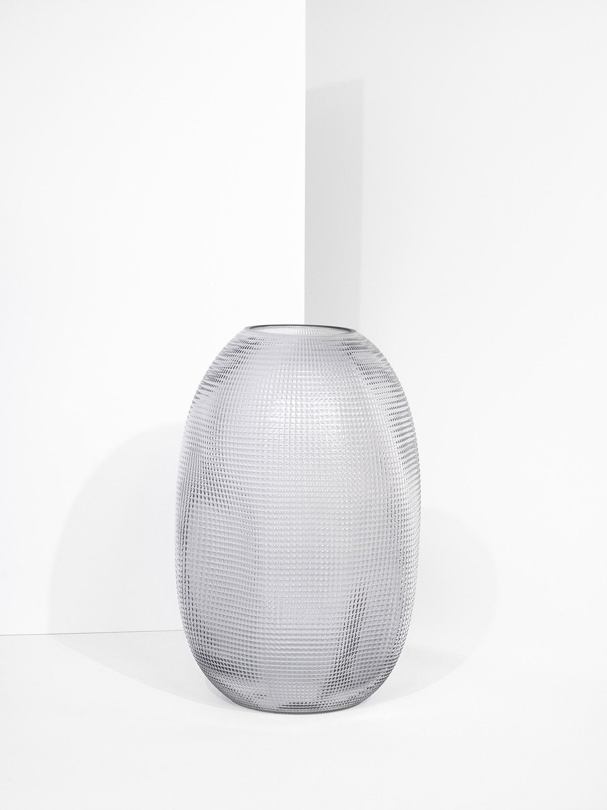 texturedglassvase_smoke_product1_miljuu.com_1310-009