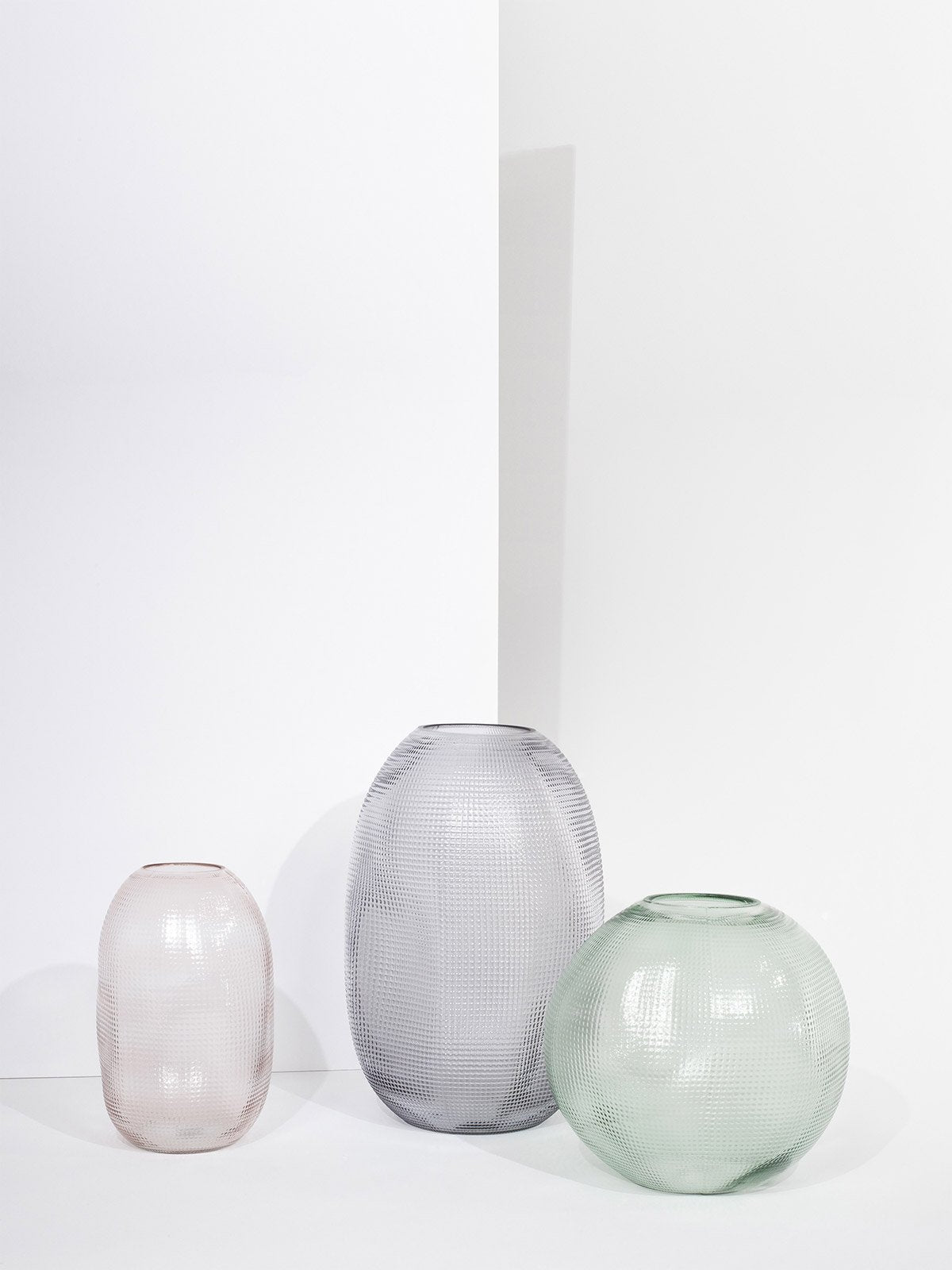 texturedglassvase_smoke_product2_miljuu.com_1310-009
